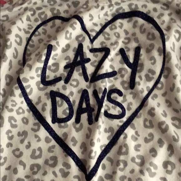 Open shoulder, knot at bottom of shirt,Long sleeve - Picture 3 of 4